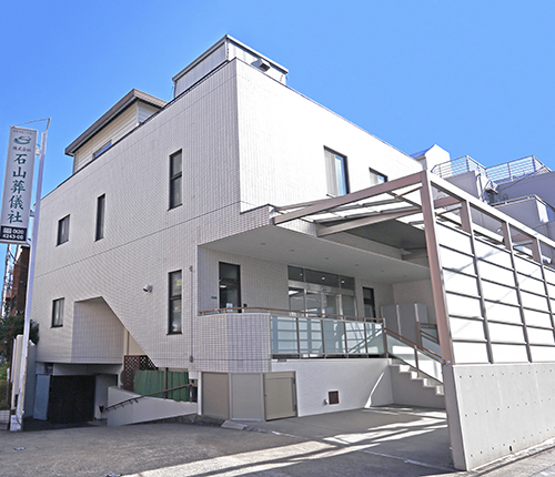 練馬駅から徒歩5分のところに安置施設完備