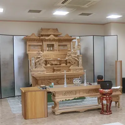 東典礼で葬儀を行なった写真