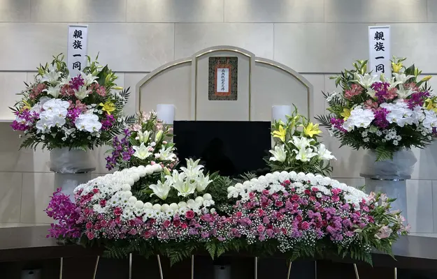 小さなお葬式 三田ホールで葬儀を行なった写真