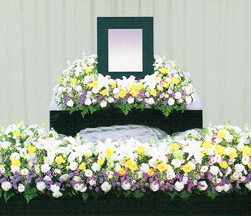 お花で彩られた祭壇