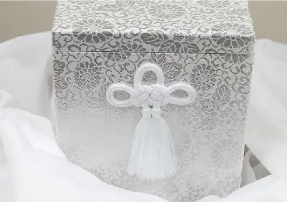 株式会社日新葬祭（日新ファミリーホール）で葬儀を行なった写真