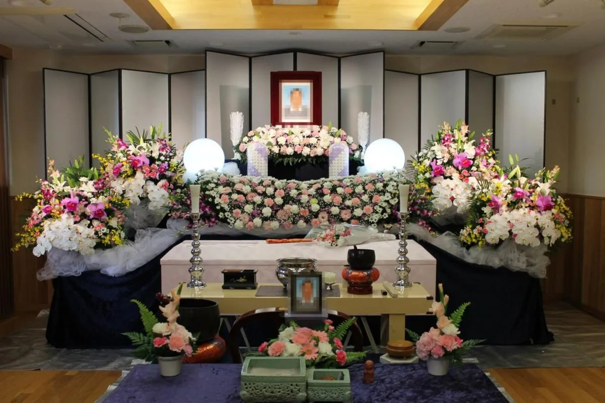 多聞院 宝塔山会館にて13名の一日葬