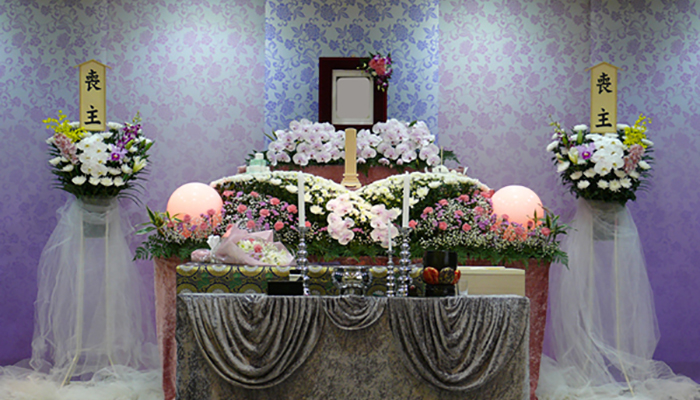 故人が好きだった花の祭壇