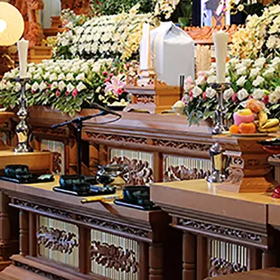 プラスで葬儀を行なった写真