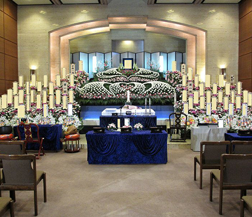 とっても評判の花祭壇