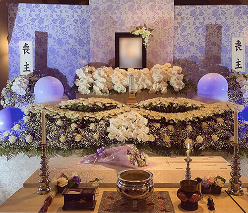 コスパ最高の花祭壇