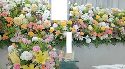 故人らしい花祭壇