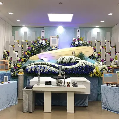 オリジナルの生花祭壇も制作可能です