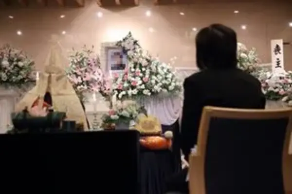 警察専門の村岡葬研葬儀社（神奈川区事務所）で葬儀を行なった写真