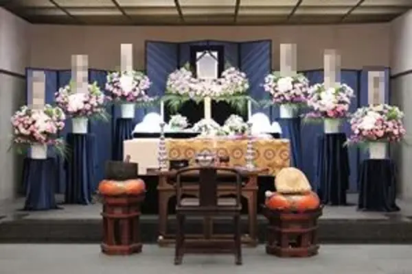 警察専門の村岡葬研葬儀社（神奈川区事務所）で葬儀を行なった写真