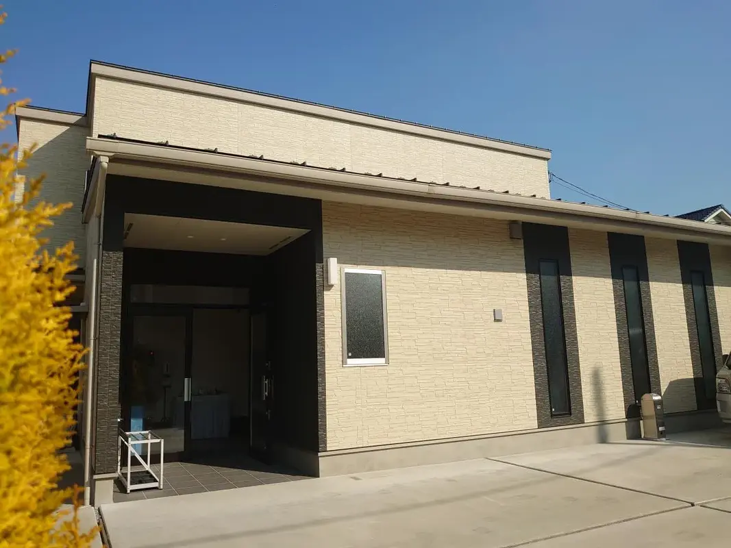 清潔感のある家族葬向け式場   「くろーばーホール」