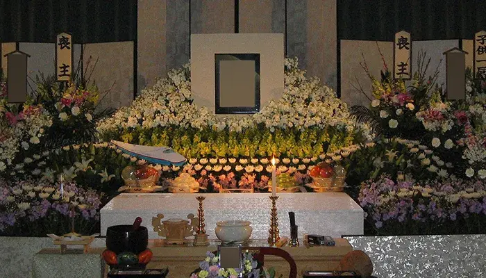 花セレモニーで葬儀を行なった写真