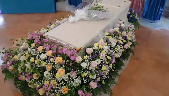 かすみ式典で葬儀を行なった写真