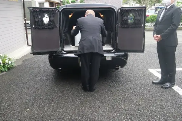 泉翔（メモリアルホール脇の浜）で葬儀を行なった写真