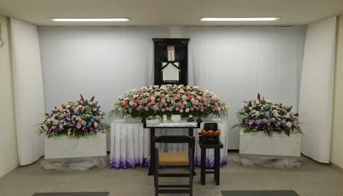 千里ホールで葬儀を行なった写真