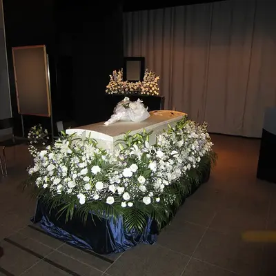 中央セレモニーで葬儀を行なった写真