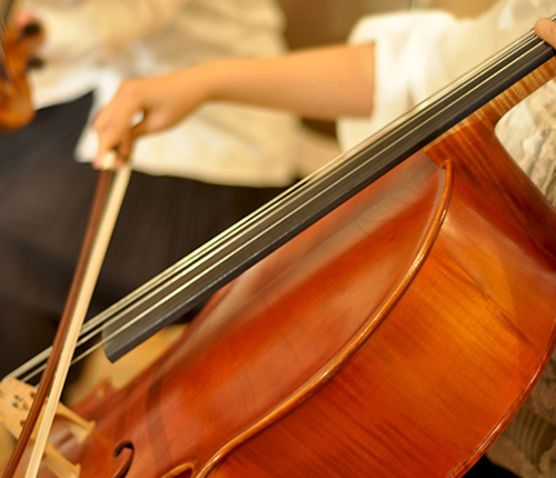 故人への思いを馳せる音楽葬