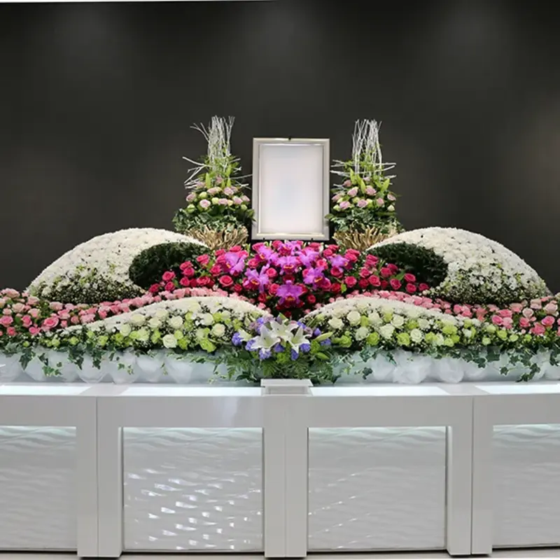 ボリュームたっぷりの花祭壇