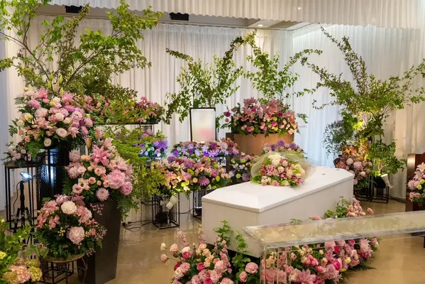 フラワリングセレモニーで葬儀を行なった写真