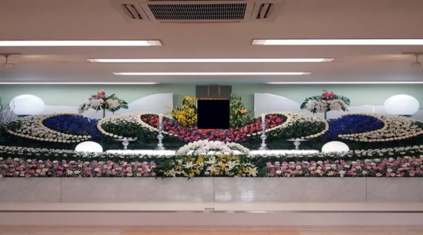 故人様のための花祭壇