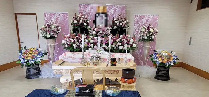 小さなお別れ会で葬儀を行なった写真