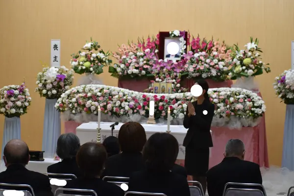小さなお別れ会で葬儀を行なった写真