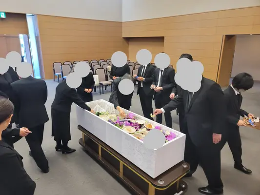 小さなお別れ会で葬儀を行なった写真