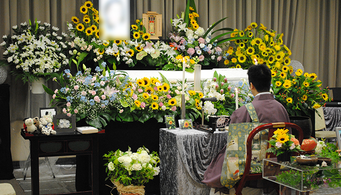 低価格で高品質な花祭壇