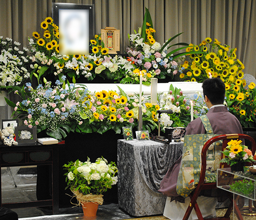 低価格で高品質な花祭壇