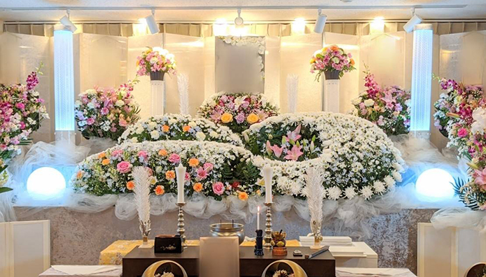 お花のプロが作成した花祭壇