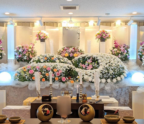お花のプロが作成した花祭壇