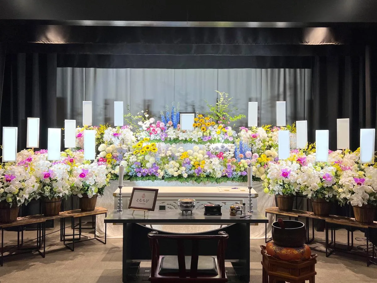 花で彩るお葬式「とむらび」