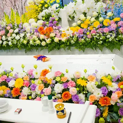 花で彩るお葬式「とむらび」で葬儀を行なった写真