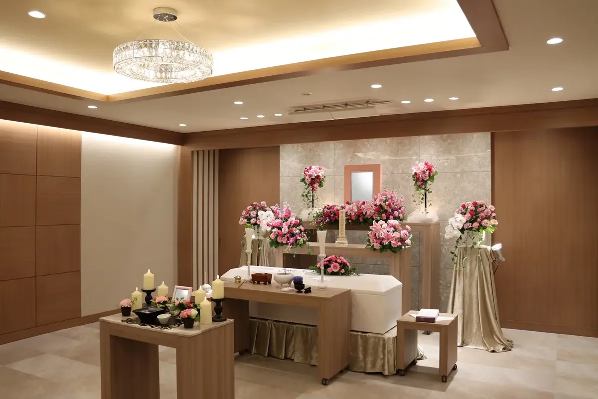 予算に合わせて生花祭壇を選ぶ オーダーメイド【家族葬】