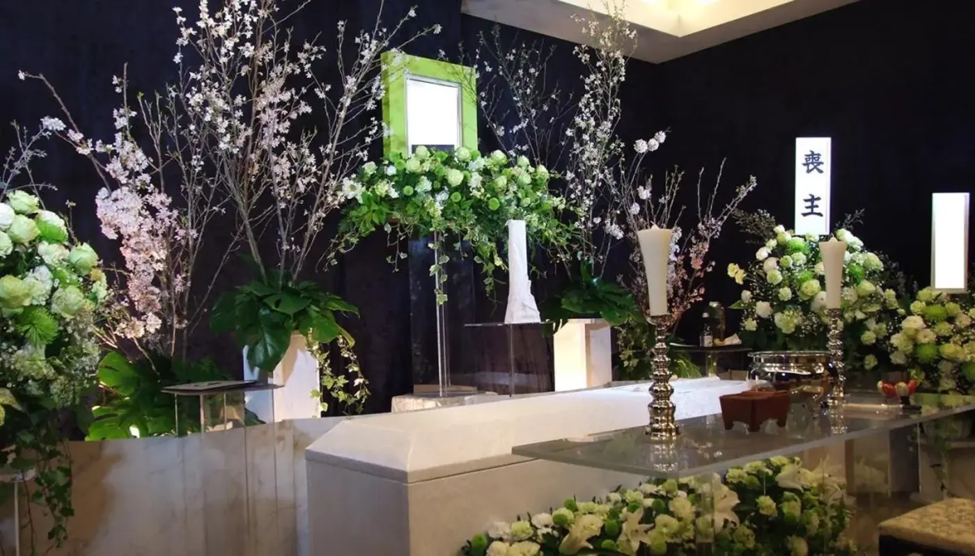 口コミ特別価格 予算に合わせて生花祭壇を選ぶ【一日葬】