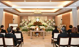 予算に合わせて生花祭壇を選ぶ　オーダーメイド【一般葬】