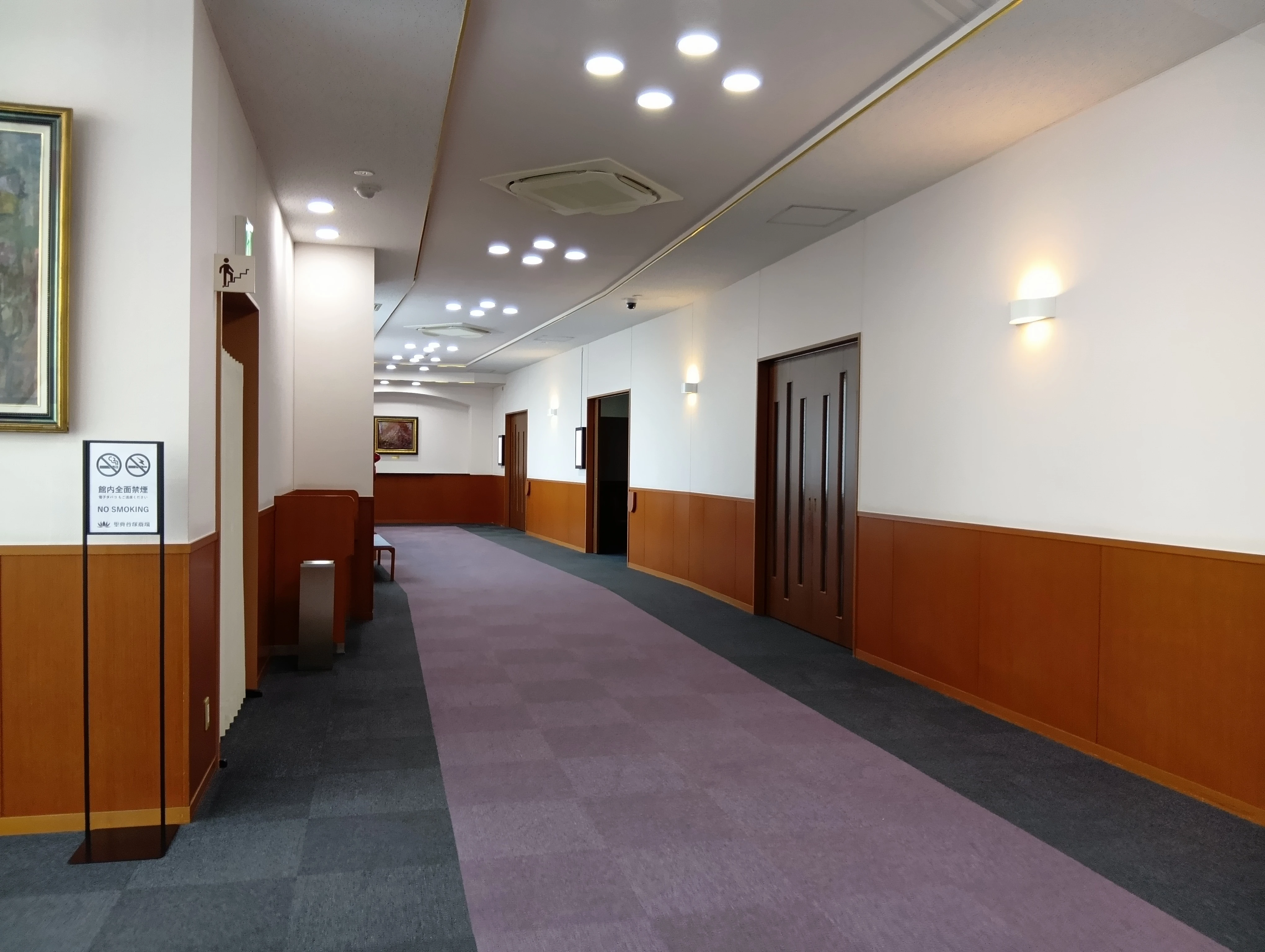 葬儀のともしび