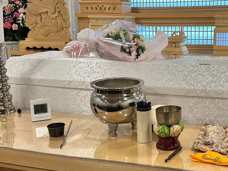 葬儀のともしび