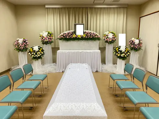 椿中央公民館で葬儀を行なった写真