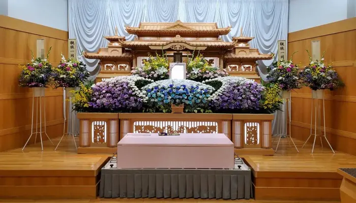 セレモニー真で葬儀を行なった写真