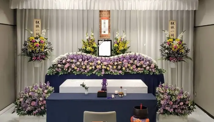 セレモニー真で葬儀を行なった写真