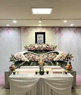 まこと式典（白ゆりホール）で葬儀を行なった写真