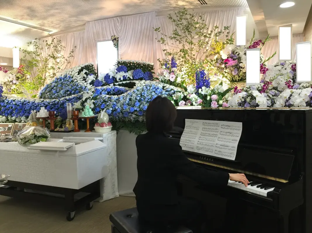 故人様との思い出が詰まった花祭壇
