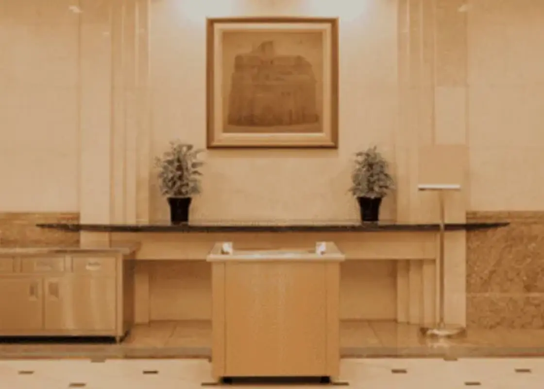 もしもの際は直接代々幡斎場にご安置いただけます。
お電話1本でいつでも病院、施設、ご自宅、警察までお迎えに伺います。