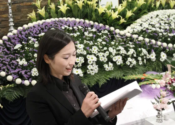東京博善を熟知した1級葬祭ディレクター資格保有の専門スタッフがお心を込めて対応いたします。