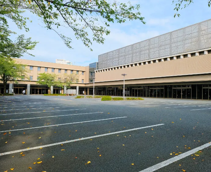 最寄駅から徒歩圏内でアクセス抜群!式場一体型の”町屋斎場”でのお葬式をご提案いたします