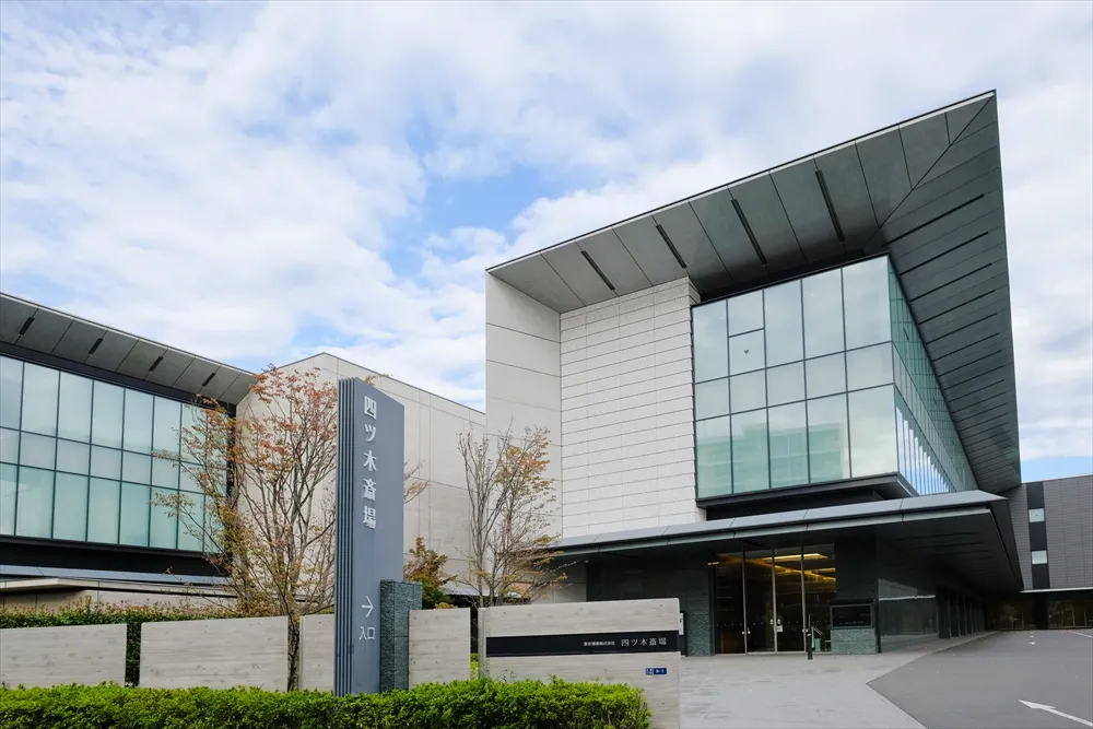 最寄のお花茶屋駅から徒歩3分でアクセス抜群!式場一体型の”四ツ木斎場”でのお葬式をご提案いたします