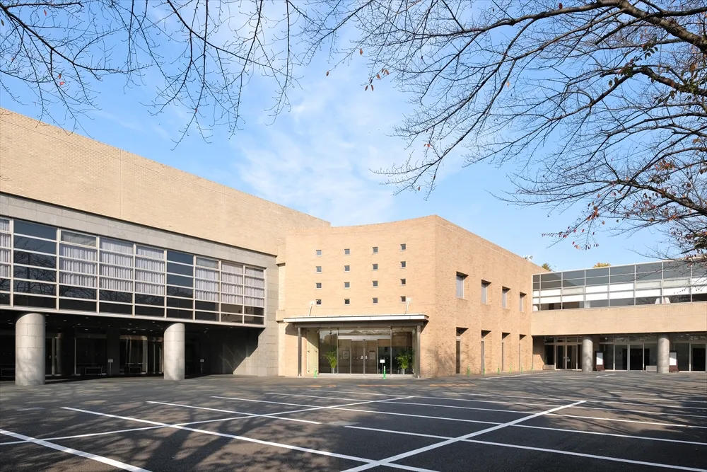 最寄新高円寺から徒歩8分でアクセス抜群!式場一体型の”堀ノ内斎場”でのお葬式をご提案いたします
