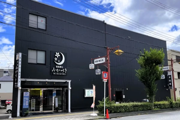 一日一組限定の自社ホールで安心の低価格