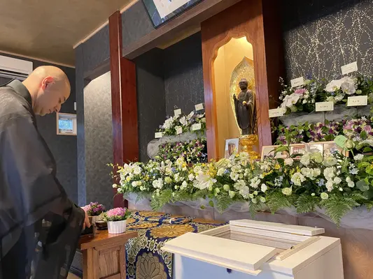 願修寺で葬儀を行なった写真